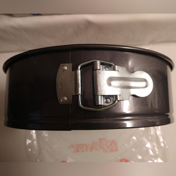 PROGRESSIVE 9 1/2 INCH SPRING FORM CAKE PAN (NWT) - Picture 4 of 6